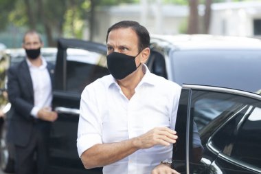  Brezilya Sağlık Bakanlığı 'na CORONONAVAC Aşısı teslimatı. 29 Mart 2021, Sao Paulo, Brezilya: Sao Paulo Valisi Joao Doria, 5 milyondan fazla Butantan Enstitüsü aşısının teslimatı için düzenlenen törene katıldı. 