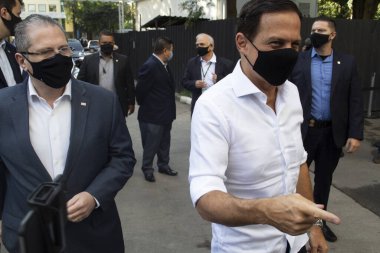  Brezilya Sağlık Bakanlığı 'na CORONONAVAC Aşısı teslimatı. 29 Mart 2021, Sao Paulo, Brezilya: Sao Paulo Valisi Joao Doria, 5 milyondan fazla Butantan Enstitüsü aşısının teslimatı için düzenlenen törene katıldı. 