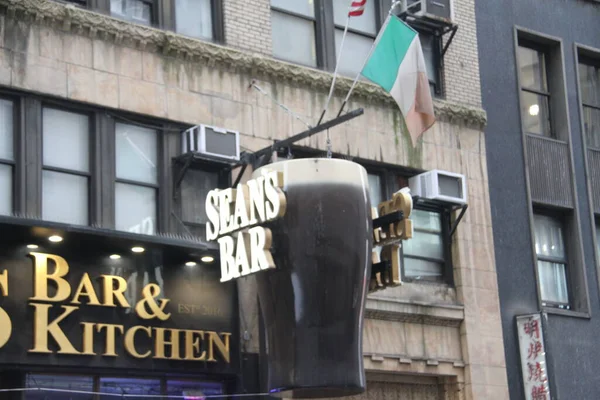 New York 'ta Aziz Patrick Günü kutlamaları. 17 Mart 2021, New York, ABD: 5. cadde boyunca Aziz Patrick Günü geçit töreni COVID-19 kısıtlamaları nedeniyle üst üste ikinci kez iptal edilse de,