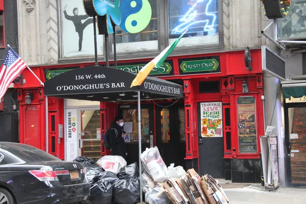 New York 'ta Aziz Patrick Günü kutlamaları. 17 Mart 2021, New York, ABD: 5. cadde boyunca Aziz Patrick Günü geçit töreni COVID-19 kısıtlamaları nedeniyle üst üste ikinci kez iptal edilse de,