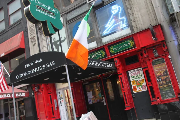 New York 'ta Aziz Patrick Günü kutlamaları. 17 Mart 2021, New York, ABD: 5. cadde boyunca Aziz Patrick Günü geçit töreni COVID-19 kısıtlamaları nedeniyle üst üste ikinci kez iptal edilse de,