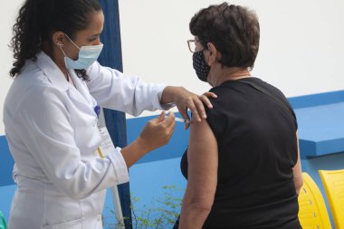  Sao Paulo 'da 80 yaşın üzerindeki yaşlı insanların aşısı. 1 Mart 2021, Sao Paulo, Brezilya: Bela Vista, Sao Paulo 'daki UBS HUMAITA' da (Temel Sağlık Birimi) 80 yaşın üzerindeki yaşlı insanlara karşı aşı