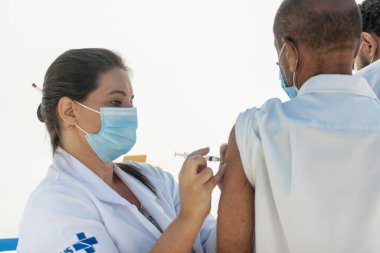 Sao Paulo 'da 80 yaşın üzerindeki yaşlı insanların aşısı. 1 Mart 2021, Sao Paulo, Brezilya: Bela Vista, Sao Paulo 'daki UBS HUMAITA' da (Temel Sağlık Birimi) 80 yaşın üzerindeki yaşlı insanlara karşı aşı