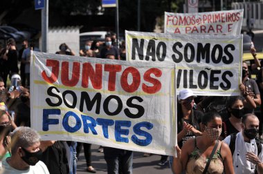 Rio de Janeiro Belediye Binası önündeki eğlence işçileri protestosu. 19 Mart 2021, Rio de Janeiro, Brezilya: Eğlence alanından protestocular bir yıldan uzun süredir durdurulan etkinliklerin iade edilmesini talep ediyorlar. 