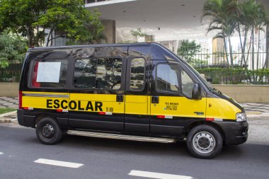 Sao Paulo 'daki okul minibüsü sürücülerinin protestosu. 5 Nisan 2021, Sao Paulo, Brezilya: Sao Paulo şehir merkezindeki Maria Paula viyadükünde Okul Van Sürücüleri ve Alternatif Taşımacılık.