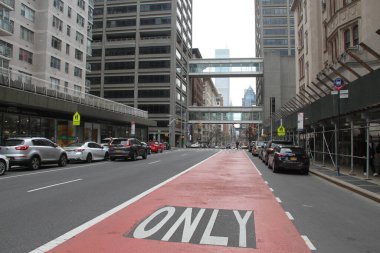 Nisan 2021 Manhattan, New York, ABD sokaklarında hareket