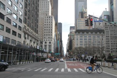 Nisan 2021 Manhattan, New York, ABD sokaklarında hareket