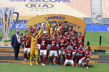 Flamengo Süper Kupa Finalini kazandı. 11 Nisan 2021, Brasilia, Federal Bölge, Brezilya: Flamengo oyuncuları Brezilya 'daki Mane Garrincha Stadyumu' nda oynanan Süper Kupa Finali 'nde Palmeiras' a karşı kazandıkları zaferi kutluyorlar. 