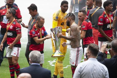 Flamengo Süper Kupa Finalini kazandı. 11 Nisan 2021, Brasilia, Federal Bölge, Brezilya: Flamengo oyuncuları Brezilya 'daki Mane Garrincha Stadyumu' nda oynanan Süper Kupa Finali 'nde Palmeiras' a karşı kazandıkları zaferi kutluyorlar. 