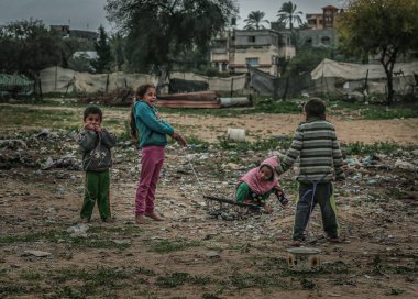 ABD Filistinli mülteciler için BM Filistin mülteci ajansına yardıma devam edecek. 8 Nisan 2021, Gazze, Filistin: Filistinliler, Gazze Şeridi 'ndeki mültecilere yönelik UNRWA gıda yardımındaki kesintileri protesto ettiler