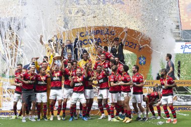 Flamengo Süper Kupa Finalini kazandı. 11 Nisan 2021, Brasilia, Federal Bölge, Brezilya: Flamengo oyuncuları Brezilya 'daki Mane Garrincha Stadyumu' nda oynanan Süper Kupa Finali 'nde Palmeiras' a karşı kazandıkları zaferi kutluyorlar. 