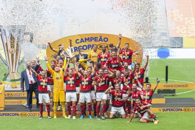 Flamengo Süper Kupa Finalini kazandı. 11 Nisan 2021, Brasilia, Federal Bölge, Brezilya: Flamengo oyuncuları Brezilya 'daki Mane Garrincha Stadyumu' nda oynanan Süper Kupa Finali 'nde Palmeiras' a karşı kazandıkları zaferi kutluyorlar. 