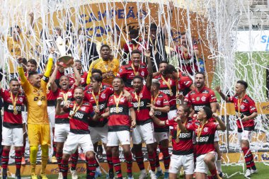 Flamengo Süper Kupa Finalini kazandı. 11 Nisan 2021, Brasilia, Federal Bölge, Brezilya: Flamengo oyuncuları Brezilya 'daki Mane Garrincha Stadyumu' nda oynanan Süper Kupa Finali 'nde Palmeiras' a karşı kazandıkları zaferi kutluyorlar. 
