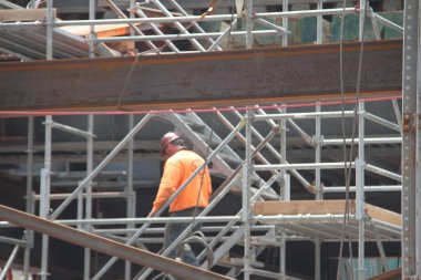 New York 'taki İngiliz Başkonsolosluğu cephesi. 9 Nisan 2021, New York, ABD: New York 'ta 2. Cadde' deki One Dag Hammarskjold Plaza 'daki İngiliz Başkonsolosluğu' nda az sayıda insan hareket halindedir. 