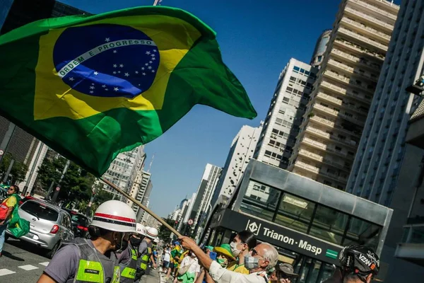 サンパウロで行われたクリスチャン ファミリー モーターコード プロテストの3月 2021年4月11日ブラジル サンパウロ キリスト教家族の行進 として非難され 何百人もの抗議者が を支持してモーターカードに集まった — ストック写真