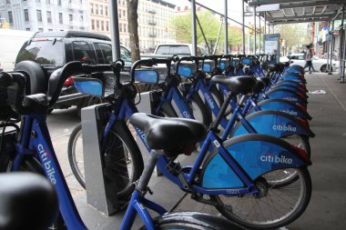 New York 'taki Citi Bisiklet İstasyonları Genişlemesi. 14 Nisan 2021, Harlem, New York, ABD: 36 yeni istasyon ve 20.000 bisikletle, Citi Bisikleti, Çin dışındaki dünyanın en büyük bisiklet paylaşım sistemi olarak Paris Velib 'i geçti.