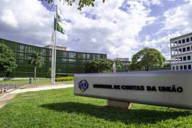 Federal Denetim Mahkemesi (TCU) ve Çevre Bakanlığı cephesi. 16 Nisan 2021, Brasilia, Federal Bölge, Brezilya: Federal Denetim Mahkemesi (TCU) başsavcısı Lucas Rocha Furtado, mahkemeden,