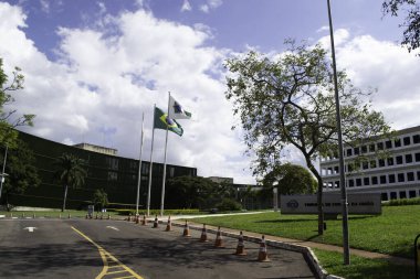 Federal Denetim Mahkemesi (TCU) ve Çevre Bakanlığı cephesi. 16 Nisan 2021, Brasilia, Federal Bölge, Brezilya: Federal Denetim Mahkemesi (TCU) başsavcısı Lucas Rocha Furtado, mahkemeden,