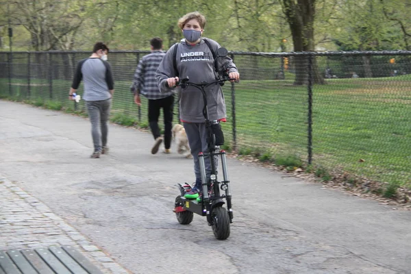 New York Usa Emberek Mozgása Central Parkban Covid Közepette Látják — Stock Fotó
