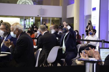 Sao Paulo 'da CPTM tren istasyonları 8 Diamond ve 9 Esmerald açık arttırması. 20 Nisan 2021, Sao Paulo, Brezilya: Sao Paulo Valisi Joao Doria, PPP Yönetim Konseyi başkan yardımcısı ve başkanı Rodrigo Garcia ile birlikte katıldı.