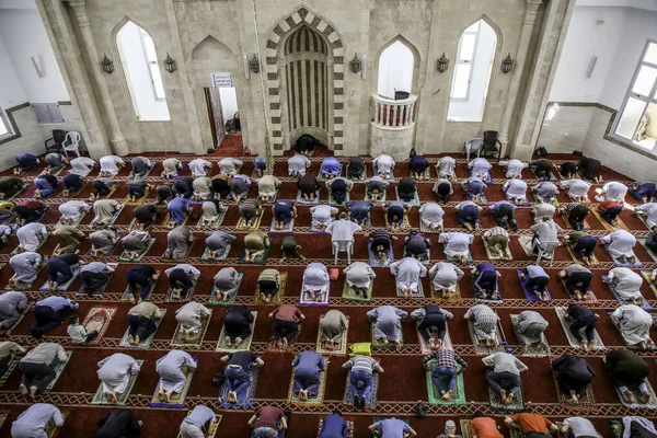 Ramadan Gaza April 2021 Gaza Palestine Palestinian Muslim Worshipers Wear — Photo