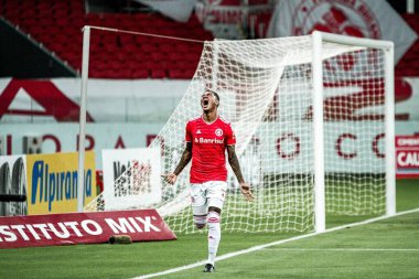 Brezilya - 18 Nisan 2021: Gaucho Şampiyonası: Gremio vs Sao Novo Hamburgo. Gremio ve Sao Novo Hamburgo arasındaki futbol maçı, 2021 Gaucho Şampiyonası 'nın 10. turu için geçerli.