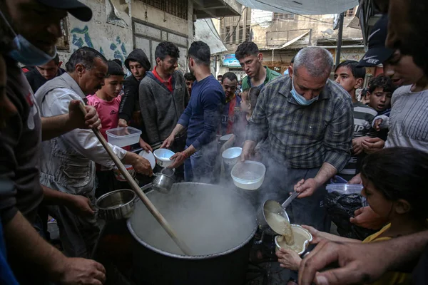 Ramadan Gaza Aprile 2021 Gaza Palestina Fedeli Musulmani Palestinesi Indossano — Foto Stock