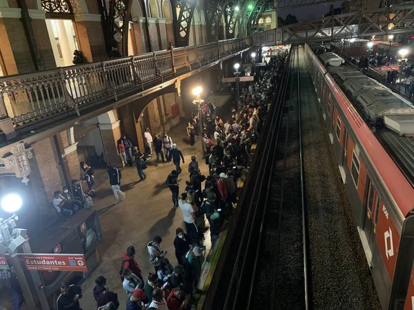 Congestion Στο Σιδηροδρομικό Σταθμό Sao Paulos Luz Μέσω Covid Απριλίου — Φωτογραφία Αρχείου