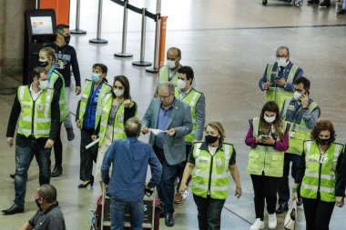 Guarulhos 'taki Astrazeneca aşısının (SP) dozajına ulaşıldı. 2 Mayıs 2021, Guarulhos, Brezilya: Sağlık Bakanı Marcelo Queiroga ve Pan Amerikan Sağlık Örgütü 'nün Brezilya temsilcisi Socorro Gross