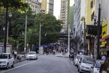 Anneler Günü alışverişlerinde bir hareketlilik var. 5 Mayıs 2021, Sao Paulo, Brezilya: 25 Mart Caddesi ve General Carneiro bölgesinde yoğun tüketici hareketi, bu Çarşamba günü, Sao Paulo şehir merkezinde. Anneler Günü yaklaşırken...