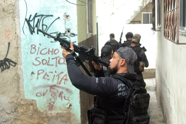 在里约热内卢 警方的行动造成多人死亡 2021年5月6日 巴西里约热内卢 在里约热内卢Jacarezinho的民警打击贩毒行动中被捕 导致多人死亡 — 图库照片