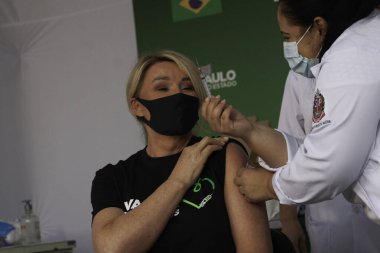 Sao Paulo Valisi Joao Doria 'ya Coronavac aşısı yapıldı. 7 Mayıs 2021, Sao Palo, Brezilya. Sao Paulo valisi Joao Doria (PSDB) ve First Lady Bia Doria, bir doz Coronavac alır.