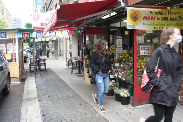 New York Şehri Sokakları Anneler Günü Nde Covid Ortasında Kutlanıyor — Stok fotoğraf