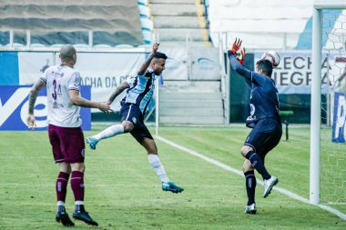 Gaucho Şampiyonası yarı finali için Gremio ve Caxias arasındaki maç. 9 Mayıs 2021, Porto Alegre, Brezilya: Gremio 'dan oyuncu Luiz Fernando, Gremio ve Caxias arasında oynanan maçta, Gaucho Futbol Şampiyonası 2021 yarı finalinde