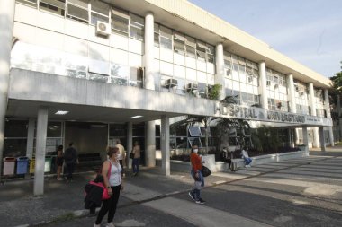 (Rio de Janeiro Federal Üniversitesi Bina Cephesi, 12 Mayıs 2021, Rio de Janeiro, Brezilya: Rio de Janeiro Federal Üniversitesi (Rio de Janeiro Federal Üniversitesi) binası, Ilha do Fundao, Rio bölgesinin kuzey bölgesinde yer almaktadır.