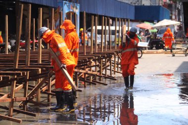 Manaus 'taki selin yol açtığı darbeleri azaltmak için köprüler inşa ediliyor. 11 Mayıs 2021, Manaus, Brezilya: 10 Mayıs Pazartesi günü 29.47 metrelik kotaya ulaşan Negro Nehri 'nin taşması ile, belediyenin sivil savunması 