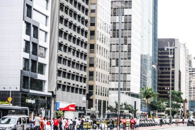 Sao Paulo 'da profesyonel hemşireler protesto yapıyor. 12 Mayıs 2021, Sao Paulo, Brezilya: Bu kategorideki hemşireler ve sendikalar Paulista Bulvarı 'nda protesto düzenlediler 