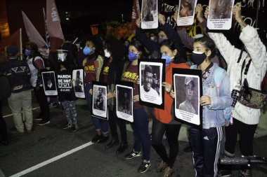 Siyah hareketler Porto Alegre 'deki ırkçılığı protesto ediyor. 13 Mayıs 2021, Porto Alegre, Brezilya: Siyahi hareketler üyeleri siyah soykırımının sona ermesi ve polisin eylemlerinin reddedilmesi nedeniyle ırkçılığı protesto ediyorlar