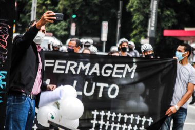 Sao Paulo 'da profesyonel hemşireler protesto yapıyor. 12 Mayıs 2021, Sao Paulo, Brezilya: Bu kategorideki hemşireler ve sendikalar Paulista Bulvarı 'nda protesto düzenlediler 