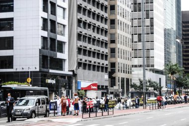 Sao Paulo 'da profesyonel hemşireler protesto yapıyor. 12 Mayıs 2021, Sao Paulo, Brezilya: Bu kategorideki hemşireler ve sendikalar Paulista Bulvarı 'nda protesto düzenlediler 