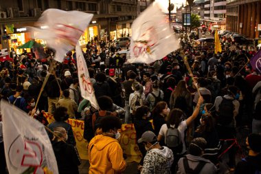 Siyah hareketler Porto Alegre 'deki ırkçılığı protesto ediyor. 13 Mayıs 2021, Porto Alegre, Brezilya: Siyahi hareketler üyeleri siyah soykırımının sona ermesi ve polisin eylemlerinin reddedilmesi nedeniyle ırkçılığı protesto ediyorlar
