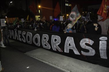 Siyah hareketler Porto Alegre 'deki ırkçılığı protesto ediyor. 13 Mayıs 2021, Porto Alegre, Brezilya: Siyahi hareketler üyeleri siyah soykırımının sona ermesi ve polisin eylemlerinin reddedilmesi nedeniyle ırkçılığı protesto ediyorlar
