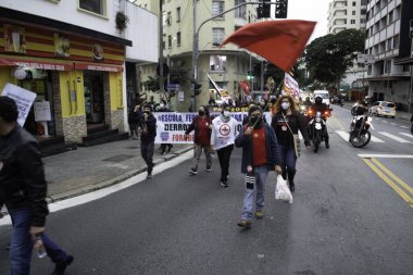 Sao Paulo 'da eğitim profesyonelleri protesto ediyor. 13 Mayıs 2021, Sao Paulo, Brezilya: Eğitim profesyonelleri ve öğrencileri Sao Paulo şehir merkezindeki Brigadeiro Luis Antonio Bulvarı 'nda protesto gösterisi 