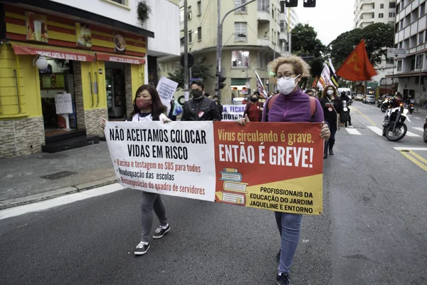 教育専門家はサンパウロで抗議する 2021年5月13日ブラジル サンパウロ 教育専門家と学生がサンパウロのダウンタウンにあるブリガダイロ ルイス アントニオ通りで抗議 — ストック写真