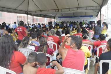 Natal 14, 05, 2021 - Teslimat / Evler / Protesto / RN - Natal Belediye Başkanı, Alvro Dias (PSDB), Planalto Mahallesi Planallesinde Severino Souza Marinho 'daki evlerin teslimi için düzenlenen törende 