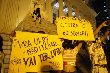 Rio de Janeiro Federal Üniversitesi 'nde fon kesintisine karşı protesto. 14 Mayıs 2021, Rio de Janeiro, Brezilya: Rio de Janeiro Federal Üniversitesi öğrencileri  