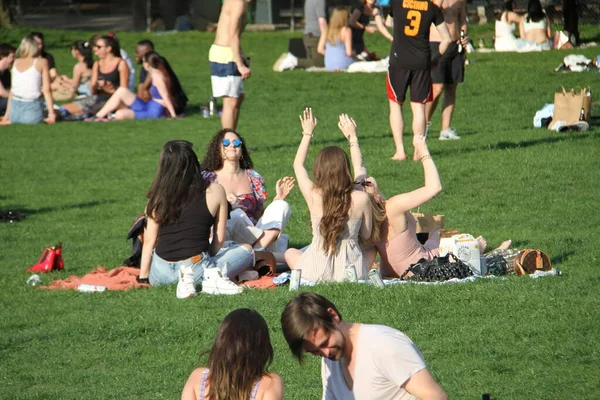 Crowded Central Park Covid May 2021 New York Usa Heavy — Stock Photo, Image