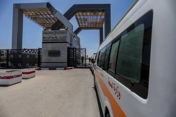 Palestinos Feridos Após Ataques Israelenses São Levados Ambulância Para Egito — Fotografia de Stock