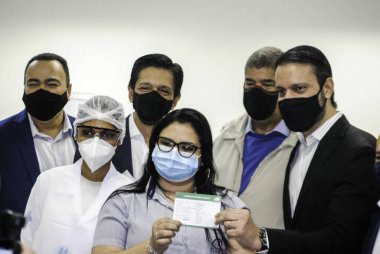 SAO Paulo, Brezilya 'nın Sao Paulo şehrinin belediye başkanı Sao Paulo Ricardo Nunes, CENESP' nin Mega Posto 'sunda otobüs şoförleri ve koleksiyoncuları için COVID-19' a karşı aşı başlattı.