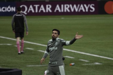 Palmeiras ve Defensa y Justicia arasındaki maç Libertadores. 18 Mayıs 2021, Sao Paulo, Brezilya: Defensa y Justicia 'dan koç Sebastian Beccacece, Palmeiras ve Defensa y Justicia (Arjantin) maçında)